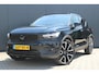 Volvo XC40 1.5 T4 Recharge R-Design Expression | Incl. 12 maanden garantie | Trekhaak | H&K audio | Schuif/kantel dak | Stoelverwarming | Stuurverwarming | Dodehoek detectie | Cruise control | Climate control | 21" velgen | Apple carplay/Android auto | Navigatie | Airco