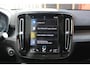 Volvo XC40 1.5 T4 Recharge R-Design Expression | Incl. 12 maanden garantie | Trekhaak | H&K audio | Schuif/kantel dak | Stoelverwarming | Stuurverwarming | Dodehoek detectie | Cruise control | Climate control | 21" velgen | Apple carplay/Android auto | Navigatie | Airco