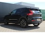 Volvo XC40 1.5 T4 Recharge R-Design Expression | Incl. 12 maanden garantie | Trekhaak | H&K audio | Schuif/kantel dak | Stoelverwarming | Stuurverwarming | Dodehoek detectie | Cruise control | Climate control | 21" velgen | Apple carplay/Android auto | Navigatie | Airco