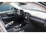 Volvo XC40 1.5 T4 Recharge R-Design Expression | Incl. 12 maanden garantie | Trekhaak | H&K audio | Schuif/kantel dak | Stoelverwarming | Stuurverwarming | Dodehoek detectie | Cruise control | Climate control | 21" velgen | Apple carplay/Android auto | Navigatie | Airco