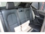 Volvo XC40 1.5 T4 Recharge R-Design Expression | Incl. 12 maanden garantie | Trekhaak | H&K audio | Schuif/kantel dak | Stoelverwarming | Stuurverwarming | Dodehoek detectie | Cruise control | Climate control | 21" velgen | Apple carplay/Android auto | Navigatie | Airco
