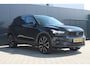Volvo XC40 1.5 T4 Recharge R-Design Expression | Incl. 12 maanden garantie | Trekhaak | H&K audio | Schuif/kantel dak | Stoelverwarming | Stuurverwarming | Dodehoek detectie | Cruise control | Climate control | 21" velgen | Apple carplay/Android auto | Navigatie | Airco