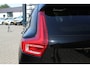 Volvo XC40 1.5 T4 Recharge R-Design Expression | Incl. 12 maanden garantie | Trekhaak | H&K audio | Schuif/kantel dak | Stoelverwarming | Stuurverwarming | Dodehoek detectie | Cruise control | Climate control | 21" velgen | Apple carplay/Android auto | Navigatie | Airco