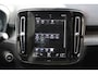 Volvo XC40 1.5 T4 Recharge R-Design Expression | Incl. 12 maanden garantie | Trekhaak | H&K audio | Schuif/kantel dak | Stoelverwarming | Stuurverwarming | Dodehoek detectie | Cruise control | Climate control | 21" velgen | Apple carplay/Android auto | Navigatie | Airco