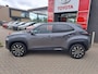 Toyota Yaris Cross 1.5 Hybrid 115 First Edition APPLE/ANDROID PDC STOEL/STUURVERWARMING NAVI AD-CRUISE PRIVACY-GLASS 17"LM-VELGEN