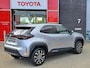 Toyota Yaris Cross 1.5 Hybrid 115 First Edition APPLE/ANDROID STOEL/STUURVERWARMING NAVI AD-CRUISE PRIVACY-GLASS 17"LM-VELGEN