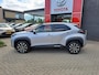 Toyota Yaris Cross 1.5 Hybrid 115 First Edition APPLE/ANDROID STOEL/STUURVERWARMING NAVI AD-CRUISE PRIVACY-GLASS 17"LM-VELGEN