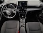 Toyota Yaris Cross 1.5 Hybrid 115 First Edition APPLE/ANDROID STOEL/STUURVERWARMING NAVI AD-CRUISE PRIVACY-GLASS 17"LM-VELGEN