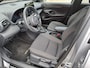 Toyota Yaris Cross 1.5 Hybrid 115 First Edition APPLE/ANDROID STOEL/STUURVERWARMING NAVI AD-CRUISE PRIVACY-GLASS 17"LM-VELGEN