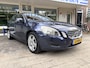 Volvo V60 1.6 T4 Momentum Navigatie full map/Cruisecontr./Elektr. climate contr./Verst.b. lederen multifunct. stuur/Hoogte verstb. stoelen/Parkeersens. V+A/Led dagr. verl./Mult media syst./Boordcomp.-Anti Whiplash hoo