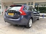 Volvo V60 1.6 T4 Momentum Navigatie full map/Cruisecontr./Elektr. climate contr./Verst.b. lederen multifunct. stuur/Hoogte verstb. stoelen/Parkeersens. V+A/Led dagr. verl./Mult media syst./Boordcomp.-Anti Whiplash hoo