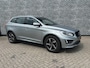 Volvo XC60 2.4 D5 R-Design | Trekhaak | Lederen Bekleding | Stoelverwarming | Bi-Xenon Adaptief | Elektrisch Verstelbare Stoel | Parkeersensoren | Navigatie | High Performance Audio