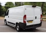 Peugeot Boxer 330 2.2 HDI L1H1 Première 2015 | Airco | Trekhaak | Cruise Control | Stuurwiel Bediening | Achteruitrij Camera | Parkeersensoren | Navigatie | Nationale Autopas
