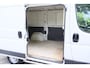 Peugeot Boxer 330 2.2 HDI L1H1 Première 2015 | Airco | Trekhaak | Cruise Control | Stuurwiel Bediening | Achteruitrij Camera | Parkeersensoren | Navigatie | Nationale Autopas
