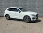 Volvo XC60 2.0 T5 R-Design | Panoramadak | 360 Graden Camera | Parkeersensoren | Head-up Display | Keyless Entry | Elektrische Achterklep | Elektrisch Verstelbare Stoel | Cruise Control Adaptief | BLIS | Navigatie | Apple Carplay | Android Auto