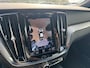 Volvo S60 2.0 T8 AWD Twin Engine R-Design | Plug-in Hybrid (PHEV) | Trekhaak | Head-up Display | 360 Graden Camera | Parkeersensoren | Keyless Entry | Elektrische Achterklep | Elektrisch Verstelbare Voorstoelen | Stoelverwarming voor en achter | Navigatie | Apple Carplay | Android Auto