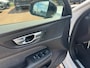 Volvo S60 2.0 T8 AWD Twin Engine R-Design | Plug-in Hybrid (PHEV) | Trekhaak | Head-up Display | 360 Graden Camera | Parkeersensoren | Keyless Entry | Elektrische Achterklep | Elektrisch Verstelbare Voorstoelen | Stoelverwarming voor en achter | Navigatie | Apple Carplay | Android Auto