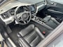 Volvo XC60 2.0 T5 Inscription | Trekhaak | Harman Kardon Audio | DAB | Achteruitrijcamera | Parkeersensoren | Keyless Entry | Elektrische Achterklep | Elektrisch Verstelbare Voorstoelen | Stoelverwarming | Sportstoelen | Navigatie | Apple Carplay | Android Auto