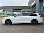 Volkswagen Passat Variant 1.5 eTSI R-Line Edition | Trekhaak | Panoramadak | Eletrische A-klep | Head up Display | Stoel-Stuur verwarming | Matrix lead koplampen |
