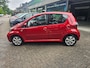 Toyota Aygo 1.0-12V Aspiration Red | 1E EIGENAAR | 3/6 of 12 MND GARANTIE | AIRCO | ELEC PAKKET | NW APK |