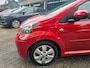 Toyota Aygo 1.0-12V Aspiration Red | 1E EIGENAAR | 3/6 of 12 MND GARANTIE | AIRCO | ELEC PAKKET | NW APK |