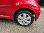 Toyota Aygo 1.0-12V Aspiration Red | 1E EIGENAAR | 3/6 of 12 MND GARANTIE | AIRCO | ELEC PAKKET | NW APK |
