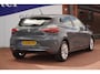 Renault Clio 1.6 E-Tech Hybrid 140 Intens +Led+Navigatie+Half-Leder+stoel-verw+Camera+cruise+Parkeer-Hulp+16"Lm = Nardo grey !!