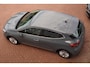 Renault Clio 1.6 E-Tech Hybrid 140 Intens +Led+Navigatie+Half-Leder+stoel-verw+Camera+cruise+Parkeer-Hulp+16"Lm = Nardo grey !!