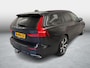 Volvo V60 2.0 T6 Recharge AWD R-Design | Plug-in Hybrid (PHEV) | Trekhaak | Harman Kardon Audio | Achteruitrijcamera | Parkeersensoren | LED Koplampen Adaptief | Keyless Entry | Elektrische Achterklep | Elektrisch Verstelbare Voorstoelen | Stoelverwarming | Navigatie | Apple Carplay | Android Auto