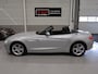 BMW Z4 Roadster sDrive23i 6-cilinder Navigatie Leer Airco Boekjes aanwezig 17 inch Sportvelgen Stoelverwarming Windscherm Nette staat