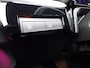 Nissan Micra EVOLVE 52 kWh | 10 jr garantie!|18 INCH VELGEN / INTERIEUR CHILL / TWO-TONE METALLIC LAK