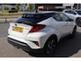 Toyota C-HR / C-HR+ 1.8 HYBRID BI-TONE AFN-TREKHAAK JBL-AUDIO NAVI KEYLESS STOELVERW. LED-PAKKET 18"LMV P-SENSOREN