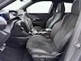 Peugeot e-2008 GT 54 kWh 156pk | Accu 95% | Navigatie | 360 camera | Alcantara bekleding | Elektrisch verstelbare bestuurdersstoel | Panoramisch schuifdak | Cruise control adaptief | Stoelverwarming | Apple Carplay en Android auto draadloos