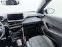 Peugeot e-2008 GT 54 kWh 156pk | Accu 95% | Navigatie | 360 camera | Alcantara bekleding | Elektrisch verstelbare bestuurdersstoel | Panoramisch schuifdak | Cruise control adaptief | Stoelverwarming | Apple Carplay en Android auto draadloos