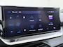 Peugeot e-2008 GT 54 kWh 156pk | Accu 95% | Navigatie | 360 camera | Alcantara bekleding | Elektrisch verstelbare bestuurdersstoel | Panoramisch schuifdak | Cruise control adaptief | Stoelverwarming | Apple Carplay en Android auto draadloos