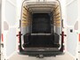 Volkswagen Crafter 35 2.0 TDI L3H3 Highline EURO VI 140 pk Automaat | Verlengde garantie | Navigatie | Trekhaak | Parkeersensoren | Achteruitrijcamera | Geveerde bestuurdersstoel |