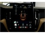 Volvo XC60 2.0 T6 AWD 335kW/399pk Aut8 Recharge Ultra Bright Executive LUCHTVERING + BOWERS&WILKINS + MATRIX LED + PANORAMADAK + BLIS + HEAD-UP + PILOT ASSIST + STOELVERWARMING/-VENTILATIE/-MASSAGE + ADAPT.CRUISE + 360 CAMERA + STUURVERWARMING + 21" LM-VELGEN!