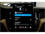 Volvo XC60 2.0 T6 AWD 335kW/399pk Aut8 Recharge Ultra Bright Executive LUCHTVERING + BOWERS&WILKINS + MATRIX LED + PANORAMADAK + BLIS + HEAD-UP + PILOT ASSIST + STOELVERWARMING/-VENTILATIE/-MASSAGE + ADAPT.CRUISE + 360 CAMERA + STUURVERWARMING + 21" LM-VELGEN!
