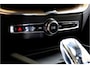 Volvo XC60 2.0 T6 AWD 335kW/399pk Aut8 Recharge Ultra Bright Executive LUCHTVERING + BOWERS&WILKINS + MATRIX LED + PANORAMADAK + BLIS + HEAD-UP + PILOT ASSIST + STOELVERWARMING/-VENTILATIE/-MASSAGE + ADAPT.CRUISE + 360 CAMERA + STUURVERWARMING + 21" LM-VELGEN!