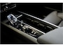 Volvo XC60 2.0 T6 AWD 335kW/399pk Aut8 Recharge Ultra Bright Executive LUCHTVERING + BOWERS&WILKINS + MATRIX LED + PANORAMADAK + BLIS + HEAD-UP + PILOT ASSIST + STOELVERWARMING/-VENTILATIE/-MASSAGE + ADAPT.CRUISE + 360 CAMERA + STUURVERWARMING + 21" LM-VELGEN!
