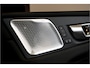 Volvo XC60 2.0 T6 AWD 335kW/399pk Aut8 Recharge Ultra Bright Executive LUCHTVERING + BOWERS&WILKINS + MATRIX LED + PANORAMADAK + BLIS + HEAD-UP + PILOT ASSIST + STOELVERWARMING/-VENTILATIE/-MASSAGE + ADAPT.CRUISE + 360 CAMERA + STUURVERWARMING + 21" LM-VELGEN!