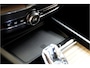 Volvo XC60 2.0 T6 AWD 335kW/399pk Aut8 Recharge Ultra Bright Executive LUCHTVERING + BOWERS&WILKINS + MATRIX LED + PANORAMADAK + BLIS + HEAD-UP + PILOT ASSIST + STOELVERWARMING/-VENTILATIE/-MASSAGE + ADAPT.CRUISE + 360 CAMERA + STUURVERWARMING + 21" LM-VELGEN!
