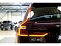 Volvo XC60 2.0 T6 AWD 335kW/399pk Aut8 Recharge Ultra Bright Executive LUCHTVERING + BOWERS&WILKINS + MATRIX LED + PANORAMADAK + BLIS + HEAD-UP + PILOT ASSIST + STOELVERWARMING/-VENTILATIE/-MASSAGE + ADAPT.CRUISE + 360 CAMERA + STUURVERWARMING + 21" LM-VELGEN!