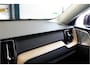 Volvo XC60 2.0 T6 AWD 335kW/399pk Aut8 Recharge Ultra Bright Executive LUCHTVERING + BOWERS&WILKINS + MATRIX LED + PANORAMADAK + BLIS + HEAD-UP + PILOT ASSIST + STOELVERWARMING/-VENTILATIE/-MASSAGE + ADAPT.CRUISE + 360 CAMERA + STUURVERWARMING + 21" LM-VELGEN!