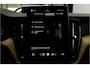 Volvo XC60 2.0 T6 AWD 335kW/399pk Aut8 Recharge Ultra Bright Executive LUCHTVERING + BOWERS&WILKINS + MATRIX LED + PANORAMADAK + BLIS + HEAD-UP + PILOT ASSIST + STOELVERWARMING/-VENTILATIE/-MASSAGE + ADAPT.CRUISE + 360 CAMERA + STUURVERWARMING + 21" LM-VELGEN!