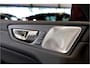 Volvo XC60 2.0 T6 AWD 335kW/399pk Aut8 Recharge Ultra Bright Executive LUCHTVERING + BOWERS&WILKINS + MATRIX LED + PANORAMADAK + BLIS + HEAD-UP + PILOT ASSIST + STOELVERWARMING/-VENTILATIE/-MASSAGE + ADAPT.CRUISE + 360 CAMERA + STUURVERWARMING + 21" LM-VELGEN!