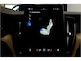 Volvo XC60 2.0 T6 AWD 335kW/399pk Aut8 Recharge Ultra Bright Executive LUCHTVERING + BOWERS&WILKINS + MATRIX LED + PANORAMADAK + BLIS + HEAD-UP + PILOT ASSIST + STOELVERWARMING/-VENTILATIE/-MASSAGE + ADAPT.CRUISE + 360 CAMERA + STUURVERWARMING + 21" LM-VELGEN!
