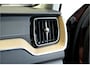 Volvo XC60 2.0 T6 AWD 335kW/399pk Aut8 Recharge Ultra Bright Executive LUCHTVERING + BOWERS&WILKINS + MATRIX LED + PANORAMADAK + BLIS + HEAD-UP + PILOT ASSIST + STOELVERWARMING/-VENTILATIE/-MASSAGE + ADAPT.CRUISE + 360 CAMERA + STUURVERWARMING + 21" LM-VELGEN!