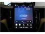 Volvo XC60 2.0 T6 AWD 293kW/399pk Aut8 Plug-in hybrid Plus Bright PANORAMADAK + HARMAN/KARDON + 360 CAMERA + HEAD-UP + BLIS + LANE ASSIST + STOEL-&STUURVERWARMING + ADAPT.CRUISE + PILOT ASSIST + MATRIX LED + KEYLESS ENTRY&GO + PARKSENSOREN V&A + 19" LM-VELGEN!!