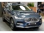 Volvo XC60 2.0 T6 AWD 293kW/399pk Aut8 Plug-in hybrid Plus Bright PANORAMADAK + HARMAN/KARDON + 360 CAMERA + HEAD-UP + BLIS + LANE ASSIST + STOEL-&STUURVERWARMING + ADAPT.CRUISE + PILOT ASSIST + MATRIX LED + KEYLESS ENTRY&GO + PARKSENSOREN V&A + 19" LM-VELGEN!!